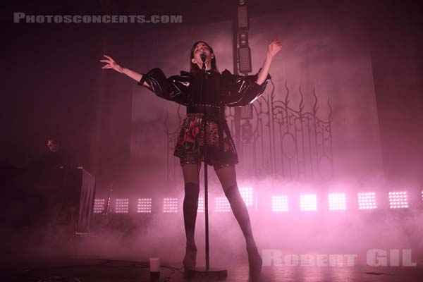 CAROLINE POLACHEK - 2019-11-02 - PARIS - Grande Halle de La Villette - Nef - 